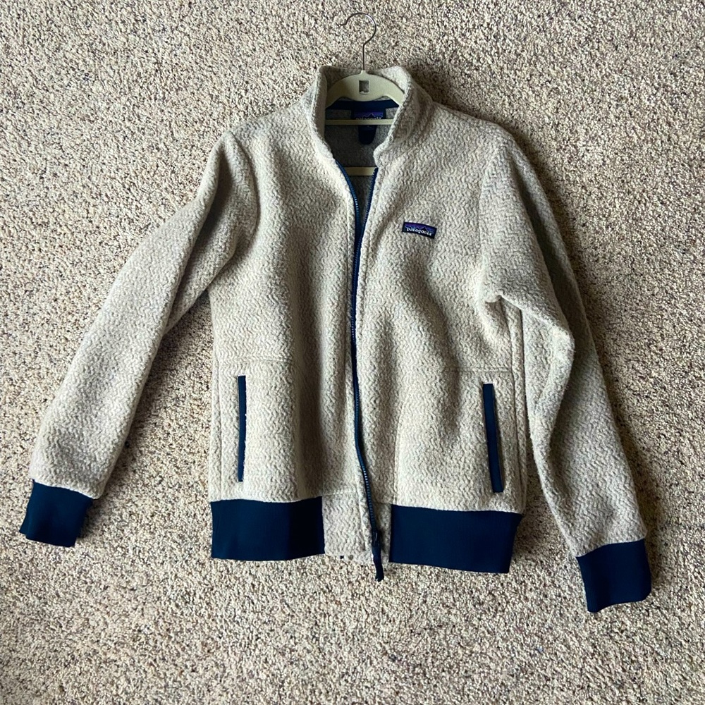 Patagonia lightweight jacket tan navy womens sizes Medium